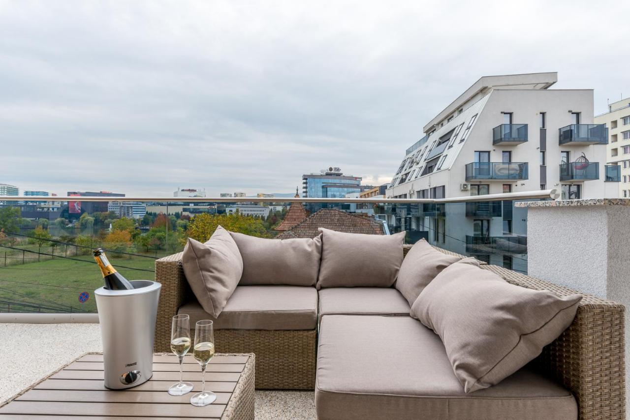 Sarmihouse Aparthotel คลูจ-นาโปกา ภายนอก รูปภาพ