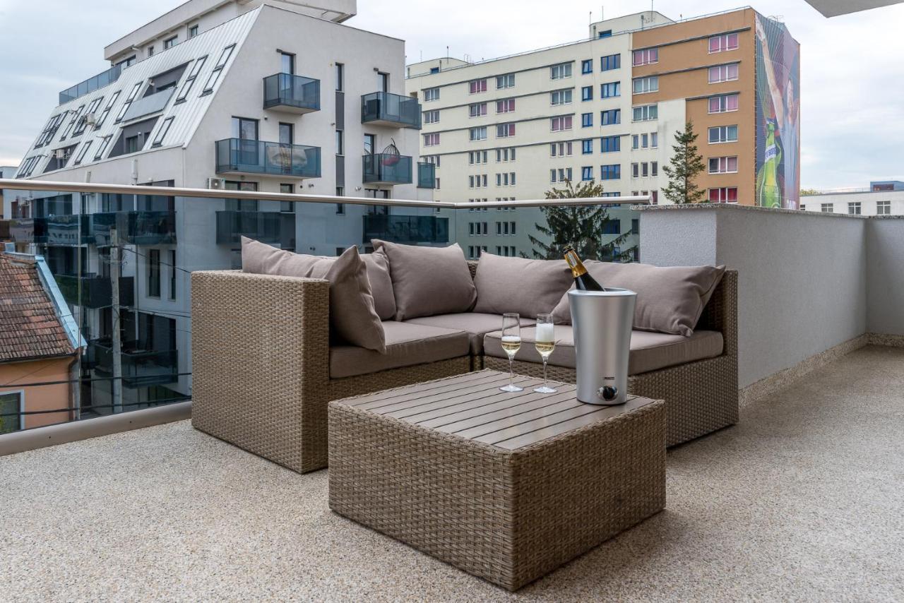 Sarmihouse Aparthotel คลูจ-นาโปกา ภายนอก รูปภาพ