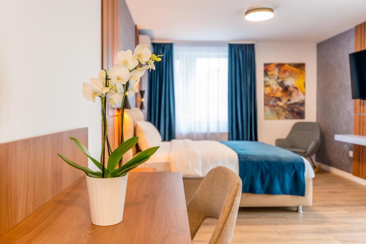 Sarmihouse Aparthotel คลูจ-นาโปกา ภายนอก รูปภาพ