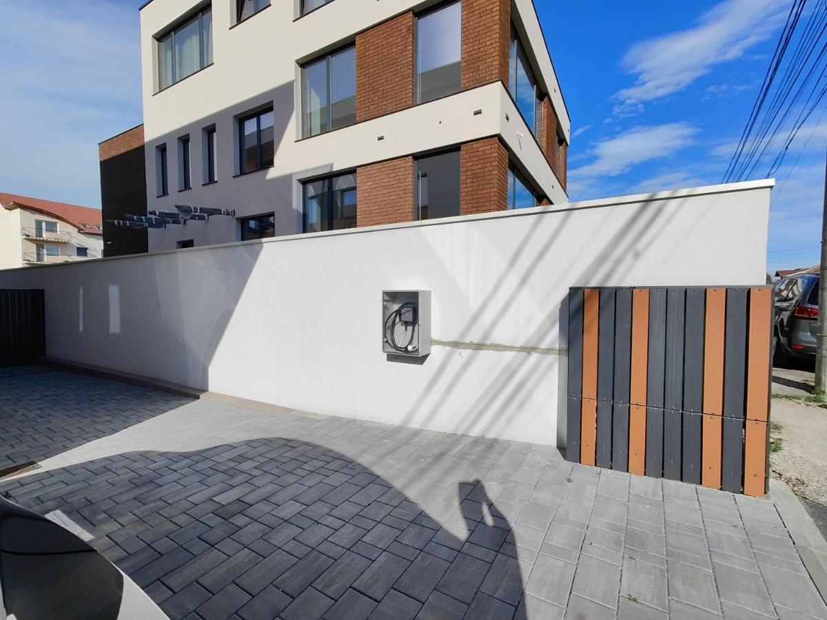 Sarmihouse Aparthotel คลูจ-นาโปกา ภายนอก รูปภาพ